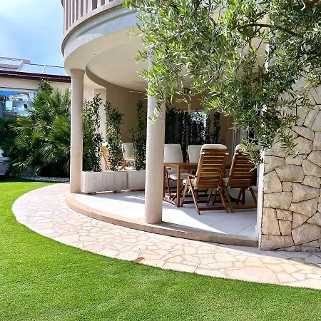 Romana I アパート *