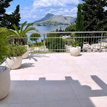 Romana I アパート