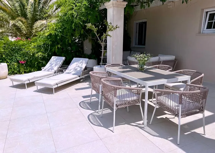 Romana I * أوميس